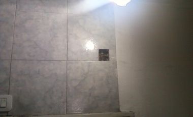 Casa Americana a refaccionar en Glew con buena ubicación y escritura.