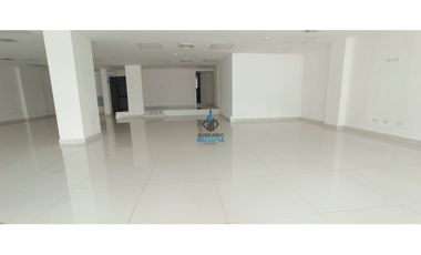 LOCAL EN CALLE 50 - 300mt2 >>VIA PRINCIPAL<<