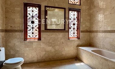 Disewakan Rumah Klasik Eropa Nyaman Siap Huni Di Pulomas R2162