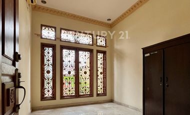 Disewakan Rumah Klasik Eropa Nyaman Siap Huni Di Pulomas R2162
