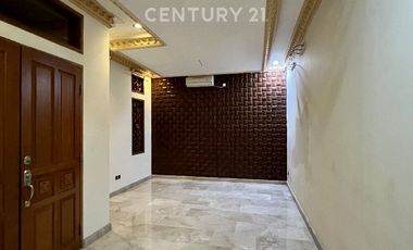 Disewakan Rumah Klasik Eropa Nyaman Siap Huni Di Pulomas R2162