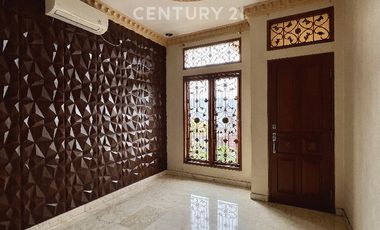 Disewakan Rumah Klasik Eropa Nyaman Siap Huni Di Pulomas R2162