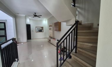 RUMAH SEWA TEBET BARAT - AKSES 3 MOBIL - 4+1 KT - 250 m² BANGUNAN