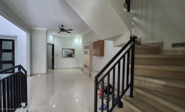 RUMAH SEWA TEBET BARAT - AKSES 3 MOBIL - 4+1 KT - 250 m² BANGUNAN
