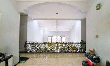 Rumah 5 Kamar Tidur SHM dekat Gandaria City Mall Dibantu KPR J-46152