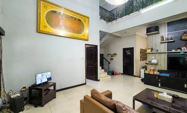 Rumah 5 Kamar Tidur SHM dekat Gandaria City Mall Dibantu KPR J-46152