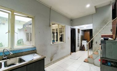 Rumah 5 Kamar Tidur SHM dekat Gandaria City Mall Dibantu KPR J-46152