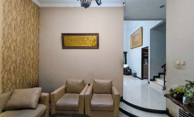 Rumah 5 Kamar Tidur SHM dekat Gandaria City Mall Dibantu KPR J-46152