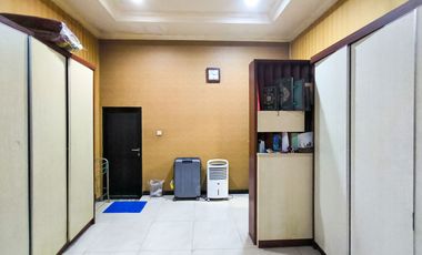 Rumah 5 Kamar Tidur SHM dekat Gandaria City Mall Dibantu KPR J-46152