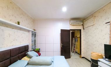 Rumah 5 Kamar Tidur SHM dekat Gandaria City Mall Dibantu KPR J-46152