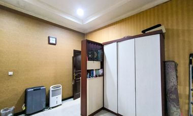 Rumah 5 Kamar Tidur SHM dekat Gandaria City Mall Dibantu KPR J-46152