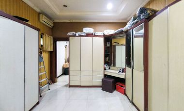 Rumah 5 Kamar Tidur SHM dekat Gandaria City Mall Dibantu KPR J-46152