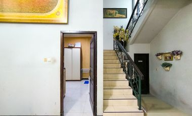 Rumah 5 Kamar Tidur SHM dekat Gandaria City Mall Dibantu KPR J-46152