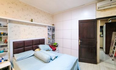 Rumah 5 Kamar Tidur SHM dekat Gandaria City Mall Dibantu KPR J-46152