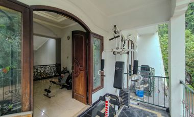 Rumah 5 Kamar Tidur SHM dekat Gandaria City Mall Dibantu KPR J-46152