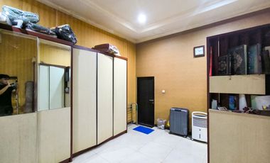 Rumah 5 Kamar Tidur SHM dekat Gandaria City Mall Dibantu KPR J-46152