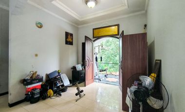 Rumah 5 Kamar Tidur SHM dekat Gandaria City Mall Dibantu KPR J-46152