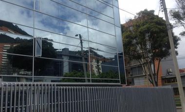 edificio en arriendo en santa barbara. Cod A243