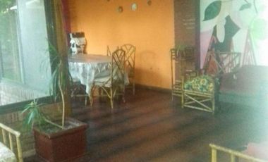 HERMOSO Y AMPLIO CHALET 2 PLANTAS.8 AMB 4 DORM.C/ FONDO Y GARAGE P/ 2 AUTOS. APTO CREDITO BANCARIO