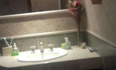 HERMOSO Y AMPLIO CHALET 2 PLANTAS.8 AMB 4 DORM.C/ FONDO Y GARAGE P/ 2 AUTOS. APTO CREDITO BANCARIO