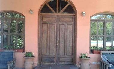 Venta de Casa quinta y 4 Duplex de 2 ambientes con cochera y patio en Parque Leloir