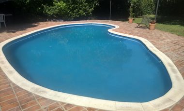 Venta de Casa quinta y 4 Duplex de 2 ambientes con cochera y patio en Parque Leloir