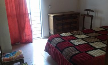 Venta de Casa quinta y 4 Duplex de 2 ambientes con cochera y patio en Parque Leloir