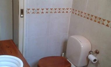 Venta de Casa quinta y 4 Duplex de 2 ambientes con cochera y patio en Parque Leloir