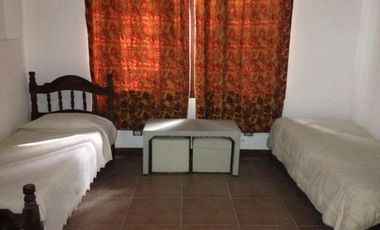 Venta de Casa quinta y 4 Duplex de 2 ambientes con cochera y patio en Parque Leloir