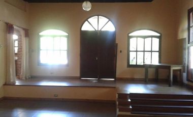 Venta de Casa quinta y 4 Duplex de 2 ambientes con cochera y patio en Parque Leloir