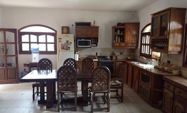 Venta de Casa quinta y 4 Duplex de 2 ambientes con cochera y patio en Parque Leloir