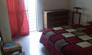 Venta de Casa quinta y 4 Duplex de 2 ambientes con cochera y patio en Parque Leloir