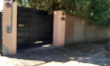 Venta de Casa quinta y 4 Duplex de 2 ambientes con cochera y patio en Parque Leloir