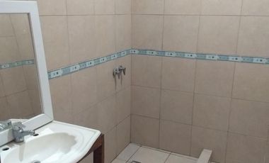 Venta de Casa quinta y 4 Duplex de 2 ambientes con cochera y patio en Parque Leloir