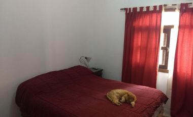 Venta de Casa quinta y 4 Duplex de 2 ambientes con cochera y patio en Parque Leloir