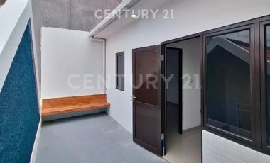 Rumah 2lt Di Tytyan Kencana Selangkah Ke Mall Summarecon Bekasi