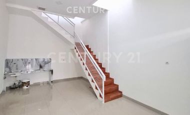 Rumah 2lt Di Tytyan Kencana Selangkah Ke Mall Summarecon Bekasi