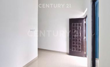 Rumah 2lt Di Tytyan Kencana Selangkah Ke Mall Summarecon Bekasi