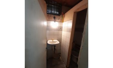EXCELENTE LOCAL COMERCIAL SOBRE AV. ALMAGRO