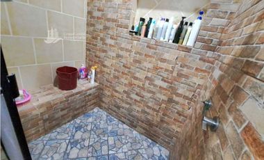 VENDO CASA AMPLIA 4 HABITACIONES EN LOS ALGARROBOS