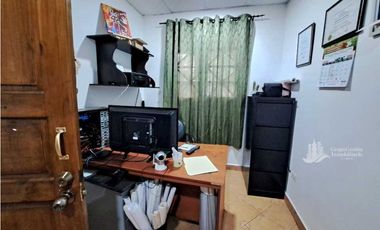 VENDO CASA AMPLIA 4 HABITACIONES EN LOS ALGARROBOS