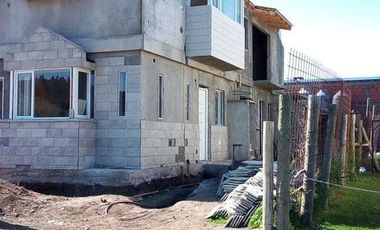 Casa duplex en venta - 2 dormitorios 1 baño - en construcción - 55mts2 - Junin De Los Andes