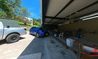 casa en arriendo en loma del esmeraldal. Cod A5277