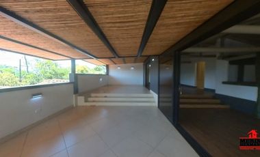 casa en arriendo en loma del esmeraldal. Cod A5277