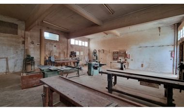 Galpon con vivienda. Zona San Carlos.