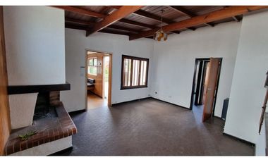 Galpon con vivienda. Zona San Carlos.