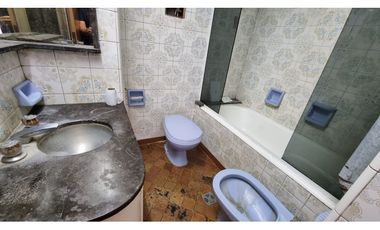 Galpon con vivienda. Zona San Carlos.