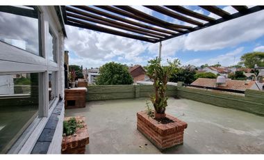 Galpon con vivienda. Zona San Carlos.