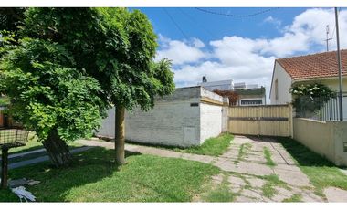 Galpon con vivienda. Zona San Carlos.