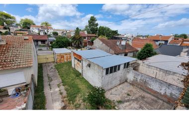 Galpon con vivienda. Zona San Carlos.